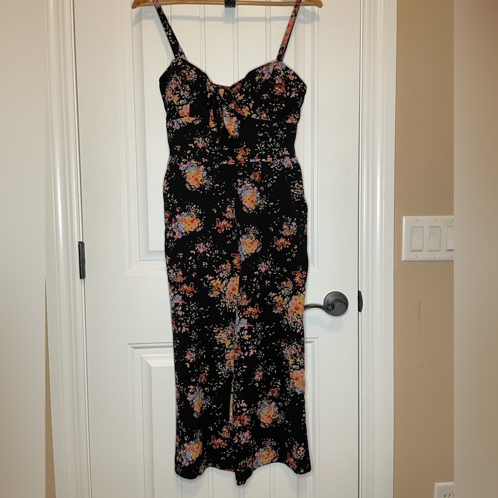 AS YOU WISH (M) Floral Black spaghetti strap jumpsuit 2 pockets sweetheart neck
